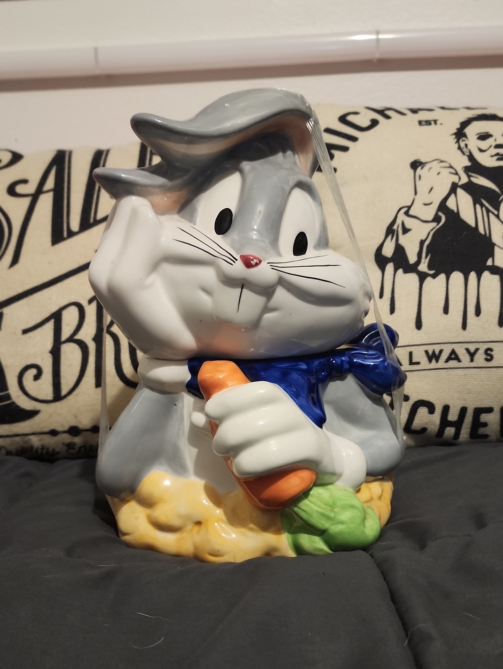 Vintage 1997 Warner Bros Looney Tunes Bugs Bunny Cookie Jar - CLEAN!